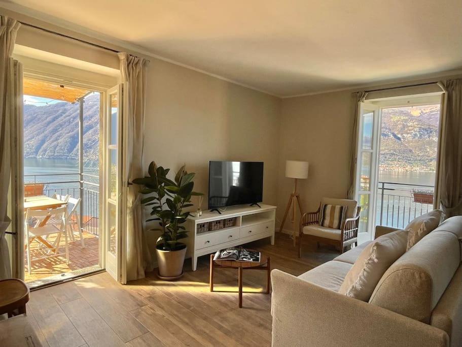Il Noce Lake View Apartment Lezzeno Bagian luar foto